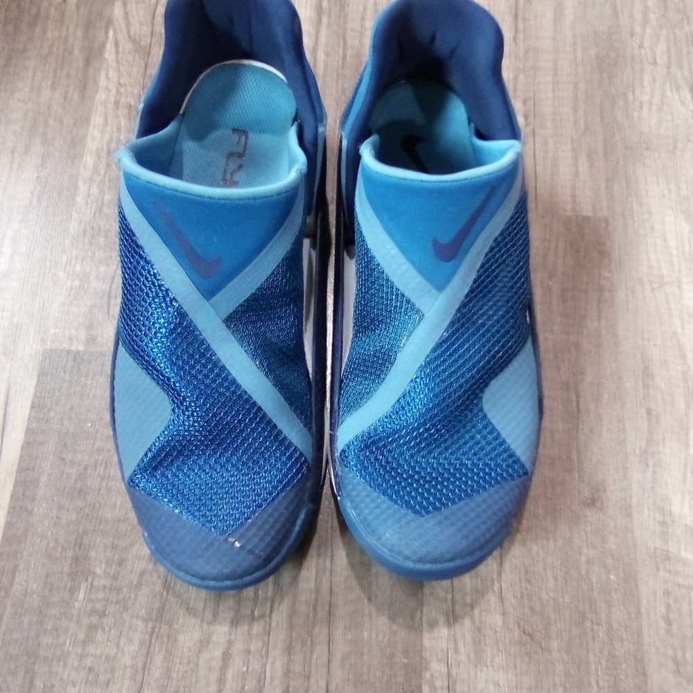 NIKE GO FLYEASE SNEAKERS